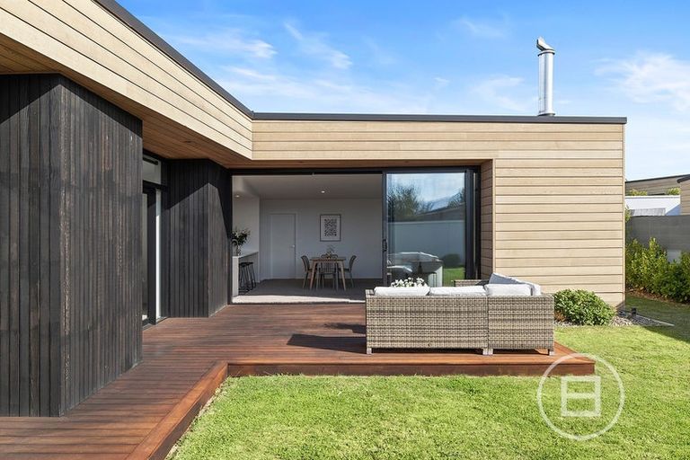 Photo of property in 4 Stackbrae Avenue, Wanaka, 9305