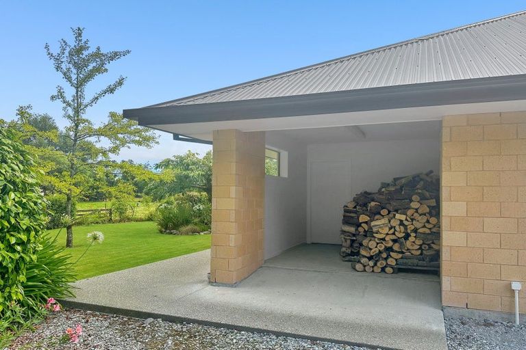 Photo of property in 22 Petersen Road, Harihari, 7884