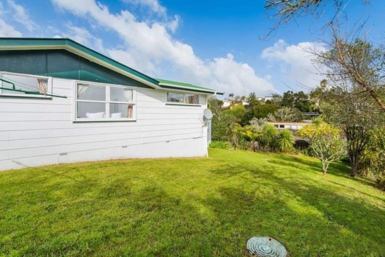 Photo of property in 19 Segedin Place, Glenfield, Auckland, 0629