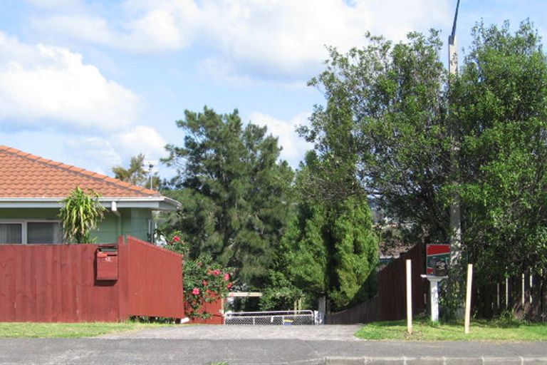 Photo of property in 2/12 Benchmark Drive, Massey, Auckland, 0614