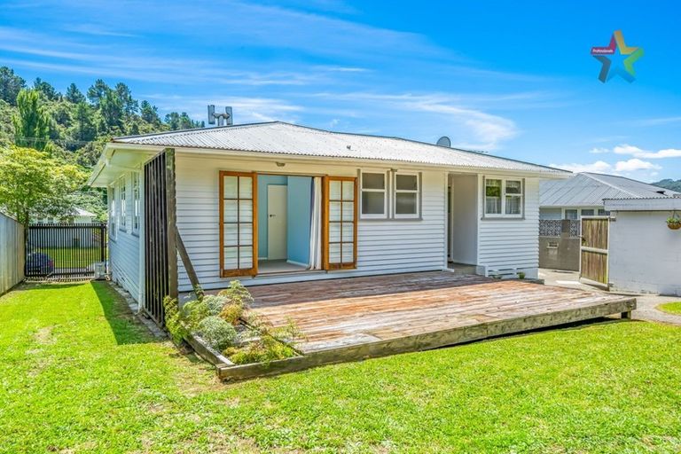 Photo of property in 49 Delaney Drive, Stokes Valley, Lower Hutt, 5019