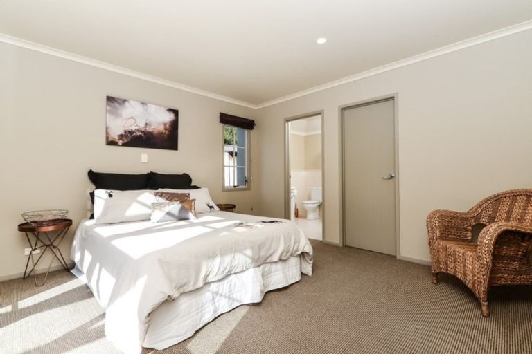 Photo of property in 18 Roderick Place, Rototuna, Hamilton, 3210