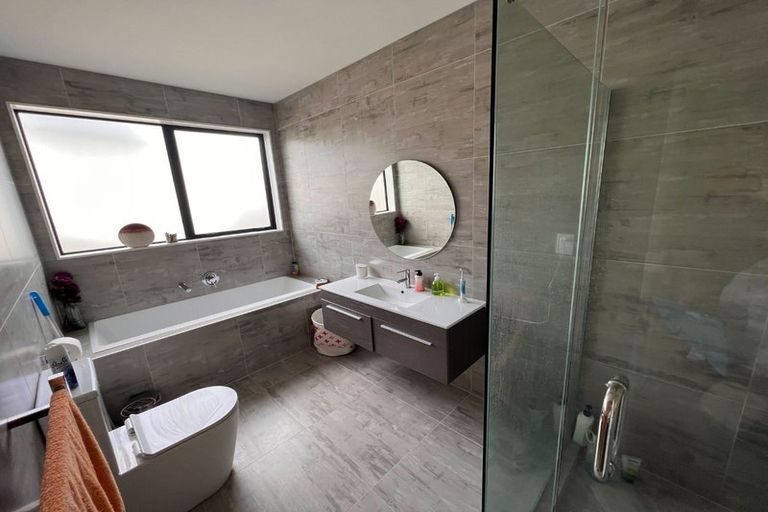 Photo of property in 8 Celestial Crescent, Orewa, 0931