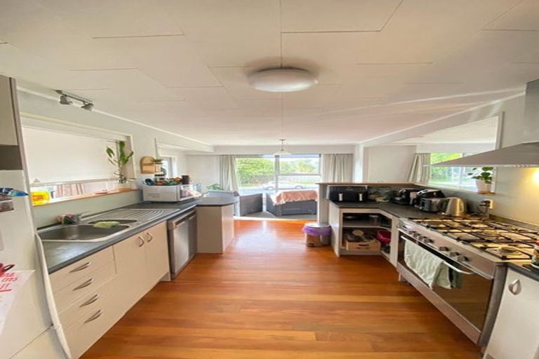 Photo of property in 9 Cockayne Crescent, Sunnynook, Auckland, 0620