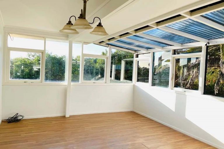 Photo of property in 33 Peach Road, Glenfield, Auckland, 0629