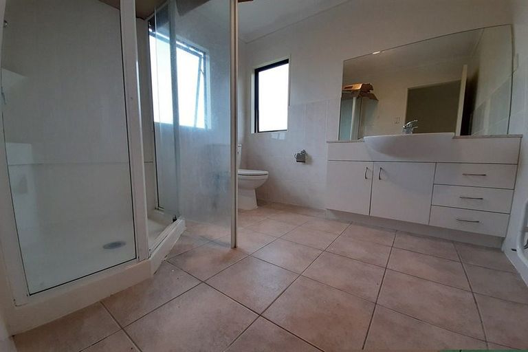 Photo of property in 17 Crimson Park, Oteha, Auckland, 0632