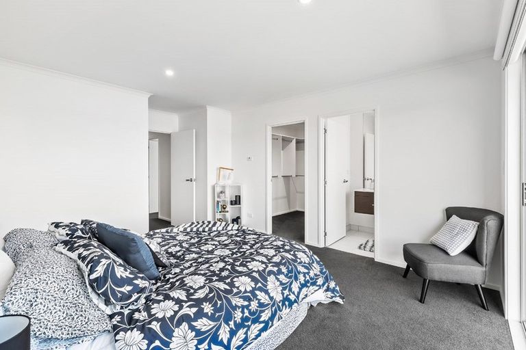 Photo of property in 14 Hooton Drive, Kumeu, 0810