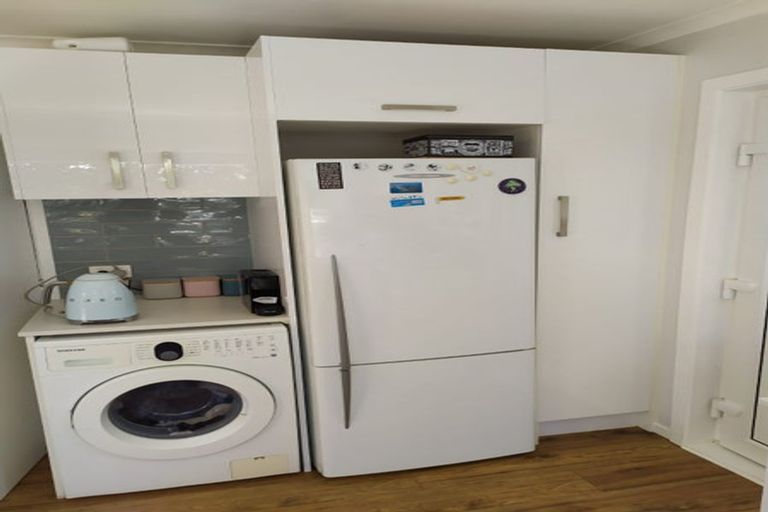 Photo of property in 2/1 Pemberton Avenue, Bayview, Auckland, 0629