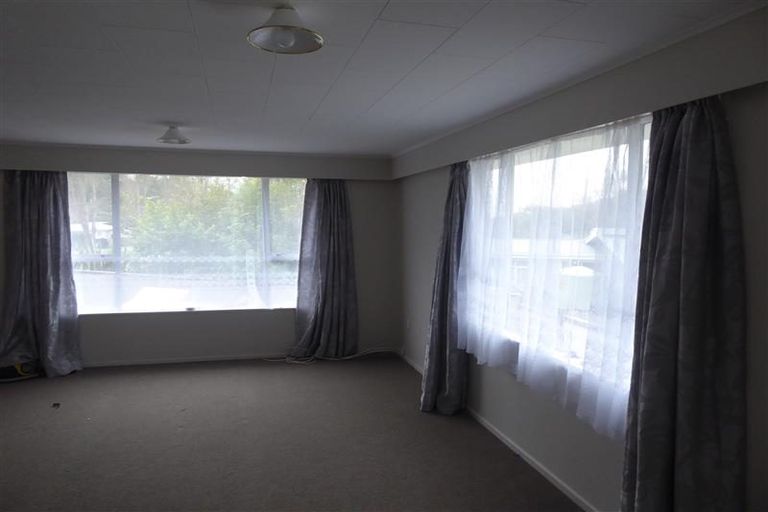 Photo of property in 87a Pinehaven Road, Pinehaven, Upper Hutt, 5019