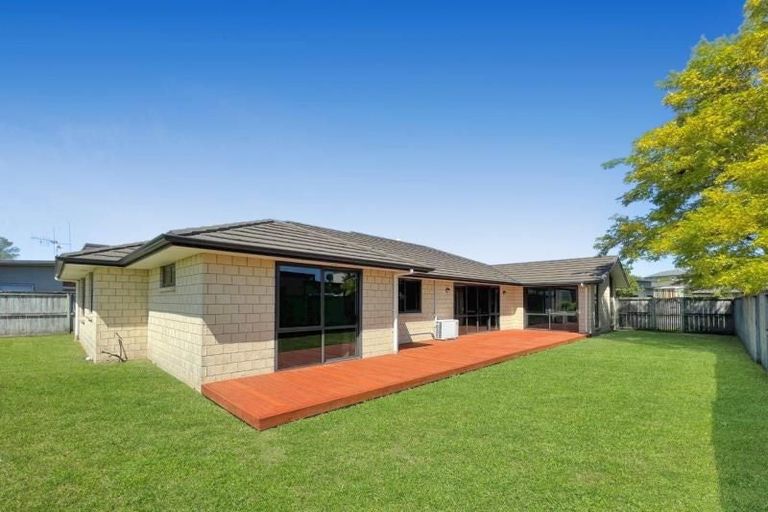 Photo of property in 35 Christobel Circle, Huntington, Hamilton, 3210