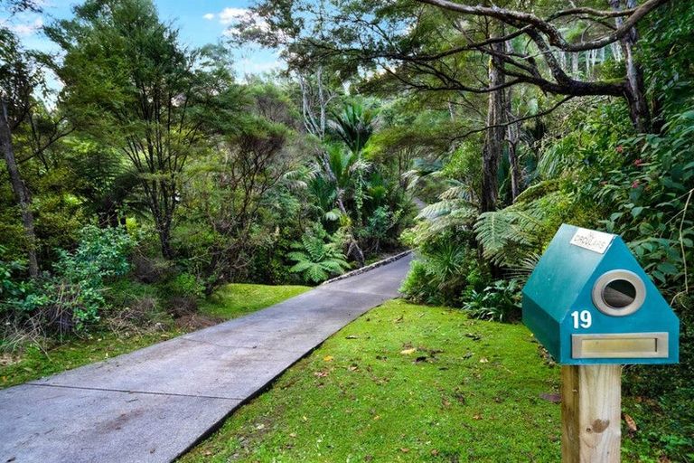 Photo of property in 19 Fawcett Road, Laingholm, Auckland, 0604