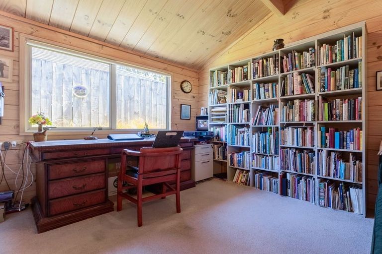 Photo of property in 27 Cascade Way, Paraparaumu, 5032