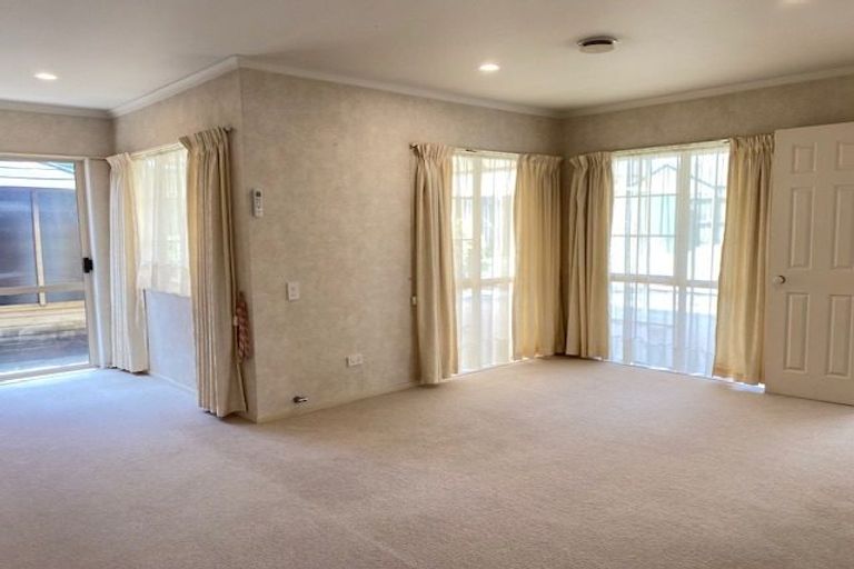 Photo of property in 14 Tolben Place, Golflands, Auckland, 2013