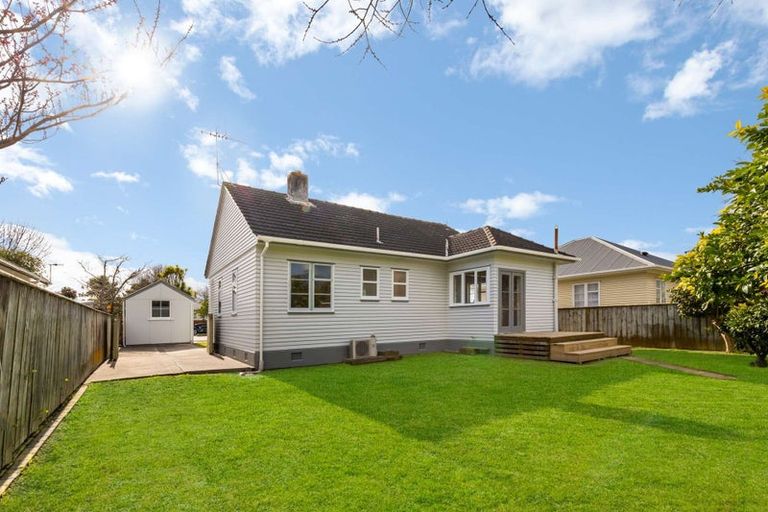 Photo of property in 23 Savage Crescent, West End, Palmerston North, 4412