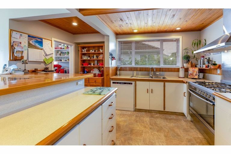 Photo of property in 11 Pannell Avenue, Wainoni, Christchurch, 8061