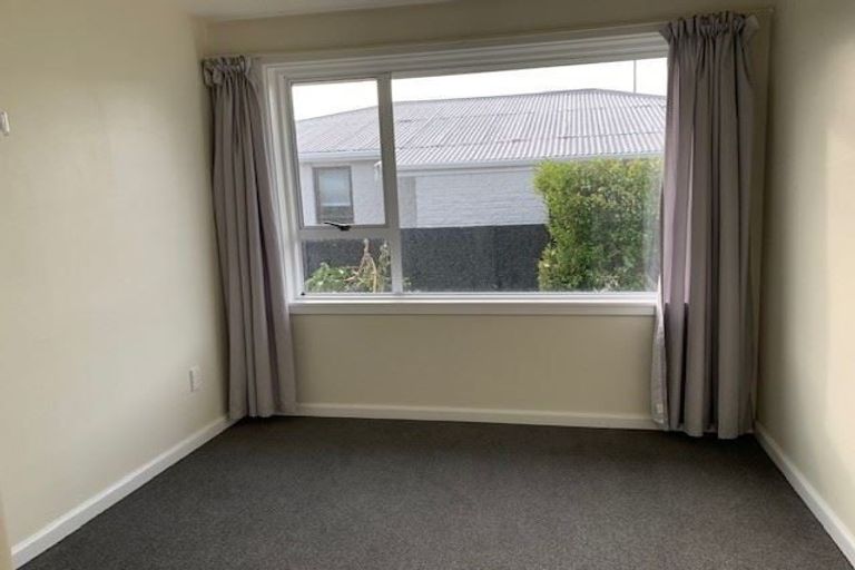 Photo of property in 39 Middlepark Road, Sockburn, Christchurch, 8042