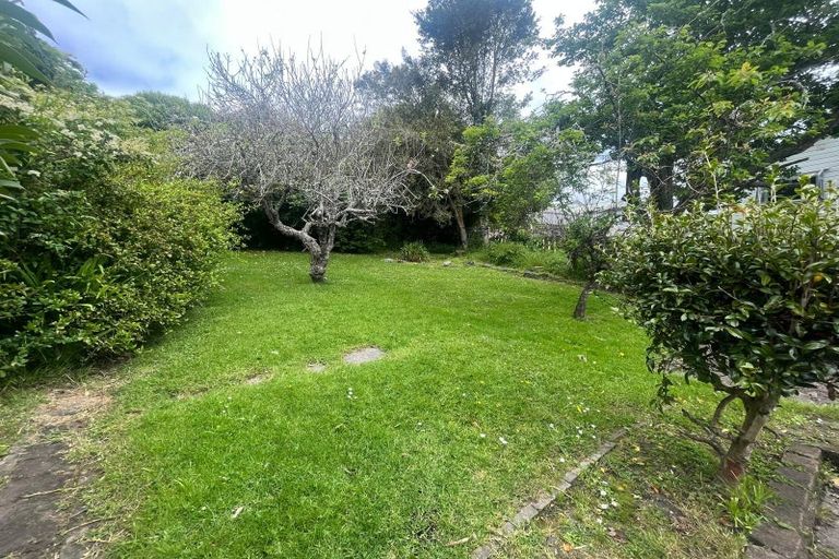 Photo of property in 7 Osmond Court, Sunnyvale, Auckland, 0612