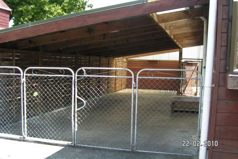 Photo of property in 2/54 Swanson Road, Henderson, Auckland, 0610