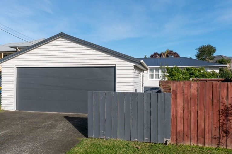 Photo of property in 39 Wharf Road, Te Atatu Peninsula, Auckland, 0610