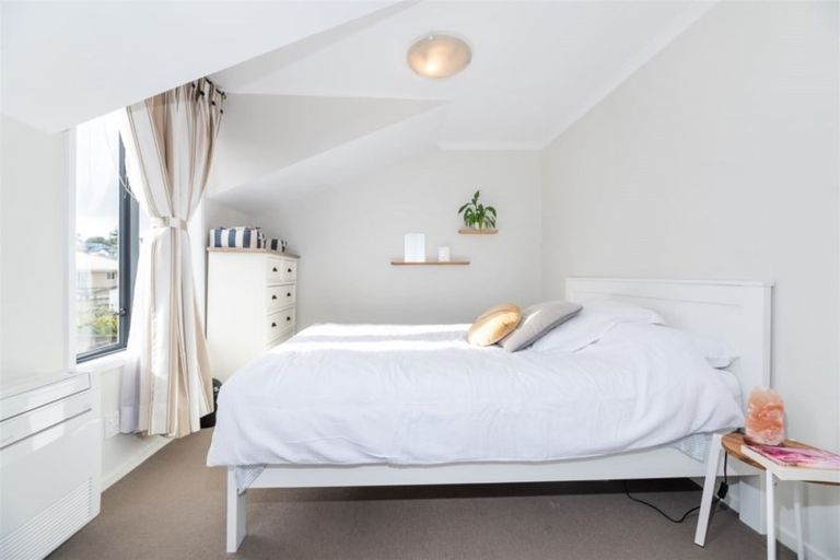 Photo of property in 37 Barnea Circle, Glen Eden, Auckland, 0602