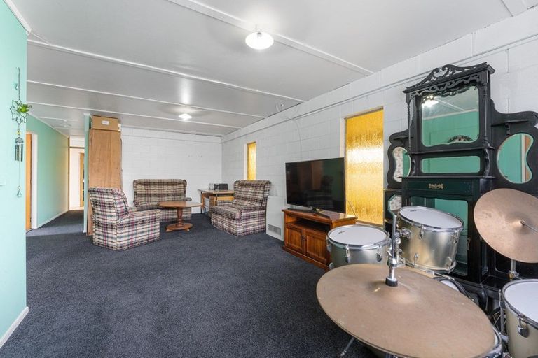 Photo of property in 15 Oberon Street, Stratford, 4332