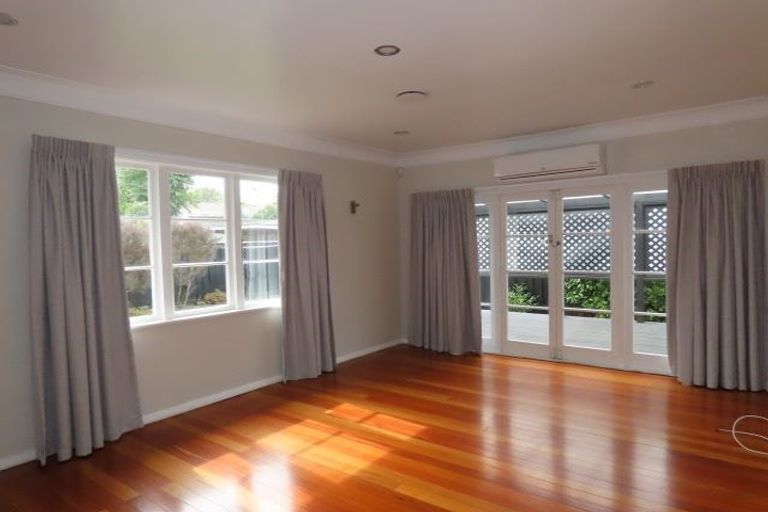 Photo of property in 9 Glengarry Road, Glen Eden, Auckland, 0602