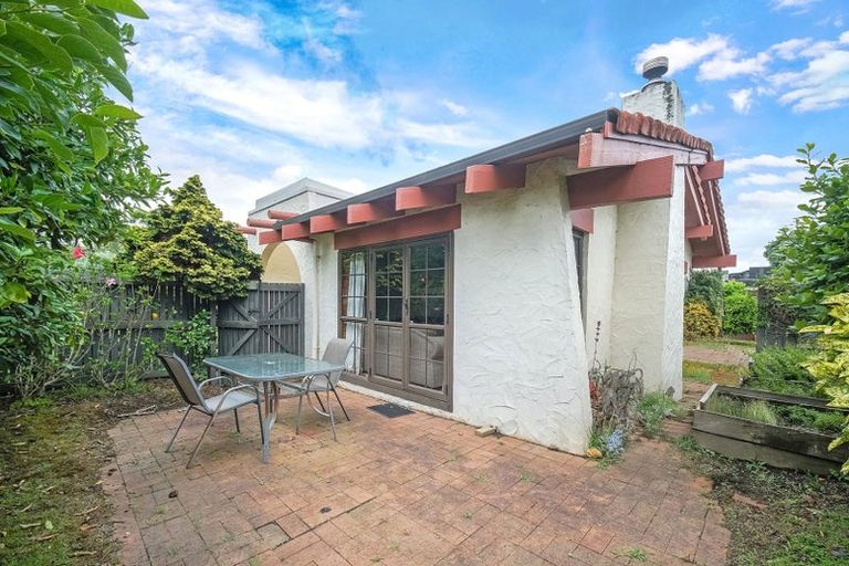 Photo of property in 2 Bramley Drive, Farm Cove, Auckland, 2012