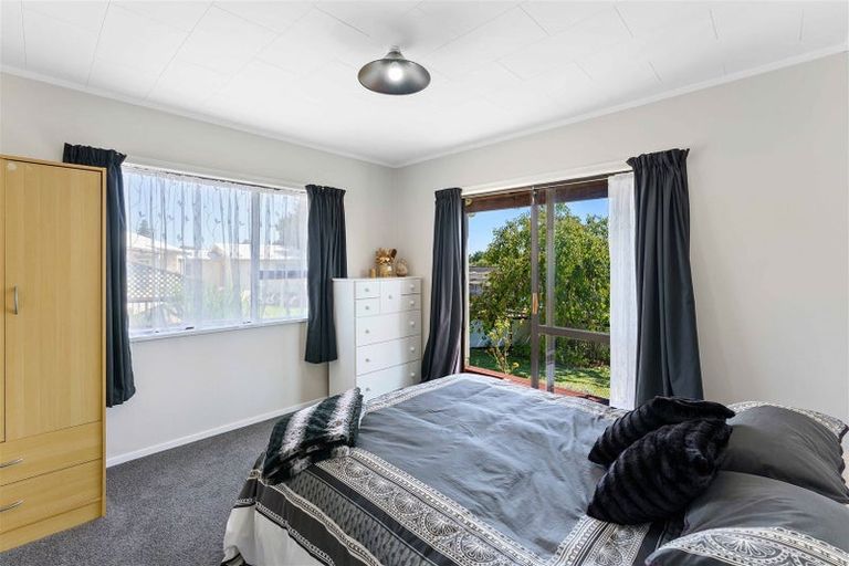 Photo of property in 77 Aorangi Road, Paraparaumu, 5032