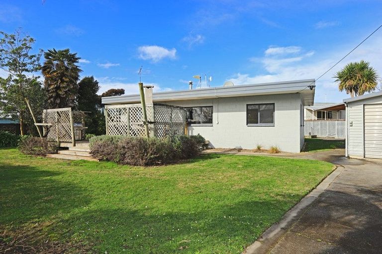 Photo of property in 20 Gillies Crescent, Waimarama, Havelock North, 4294