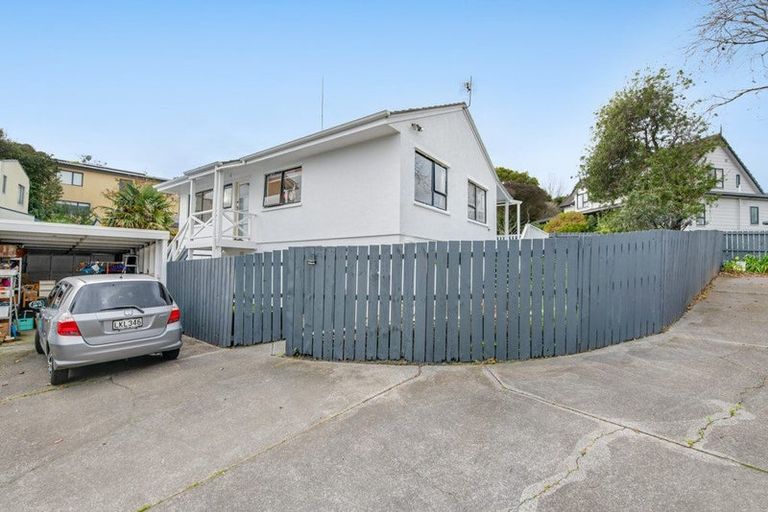 Photo of property in 1/22 Leiden Place, Totara Vale, Auckland, 0629