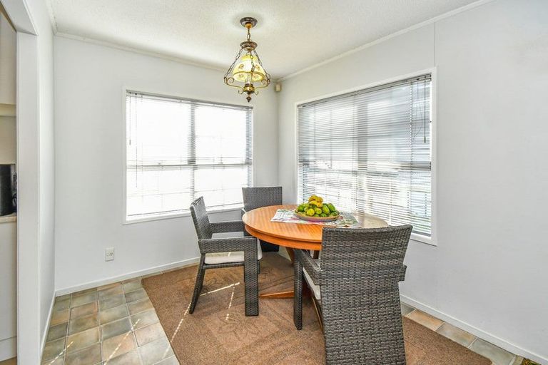 Photo of property in 28 Mcquarrie Avenue, Wattle Downs, Auckland, 2103