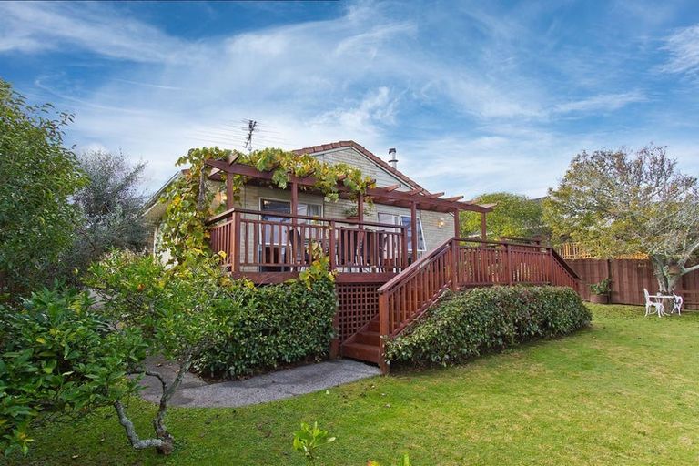Photo of property in 71 Sandspit Road, Shelly Park, Auckland, 2014