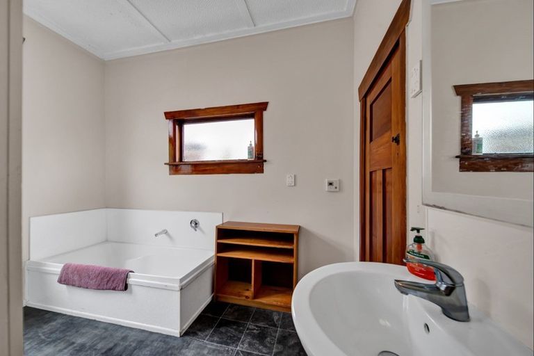 Photo of property in 51 Vivian Street, New Plymouth, 4310