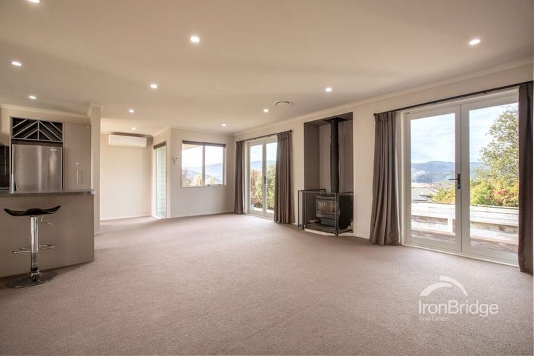Photo of property in 31 Mcewen Crescent, Riverstone Terraces, Upper Hutt, 5018