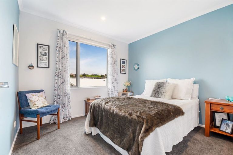 Photo of property in 32 Owen Chapman Drive, Red Beach, 0932