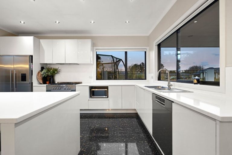 Photo of property in 202 Saint James Drive, Huntington, Hamilton, 3210