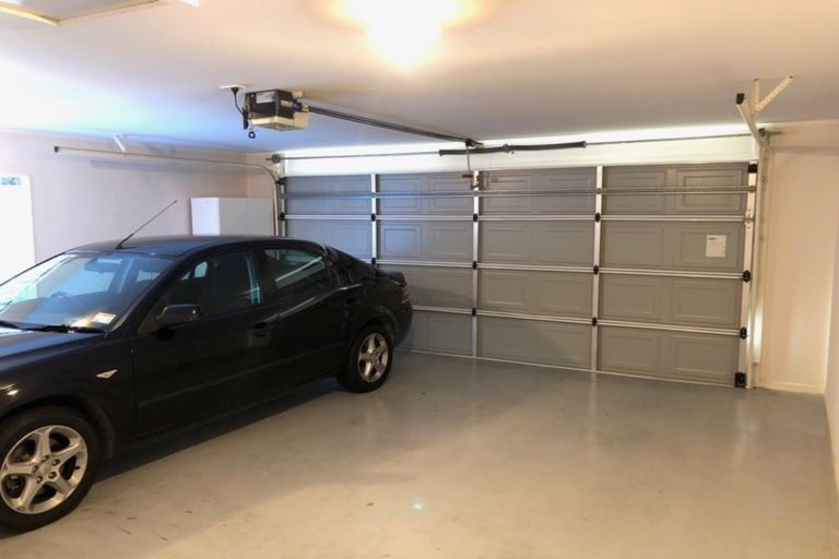 Photo of property in 39 Delmont Close, East Tamaki Heights, Auckland, 2016