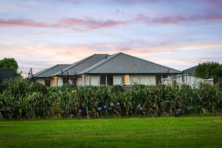 Photo of property in 15 Reel Road, Athenree, Waihi Beach, 3611