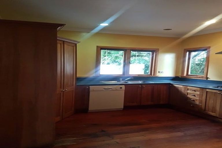 Photo of property in 31 Pahiatua Street, Hokowhitu, Palmerston North, 4410