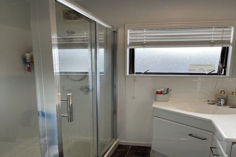 Photo of property in 1/38 Kaipatiki Road, Glenfield, Auckland, 0629