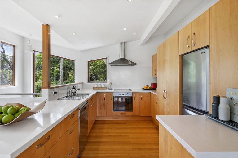 Photo of property in 44 Tizard Road, Birkenhead, Auckland, 0626