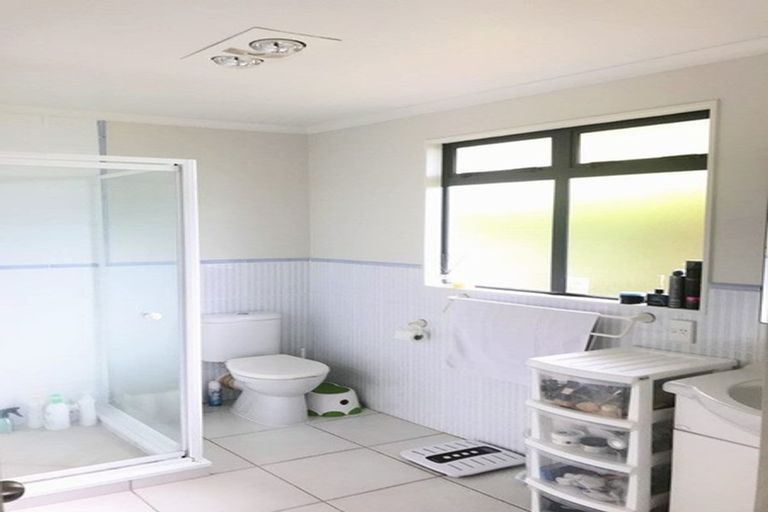 Photo of property in 1 Canonbie Place, East Tamaki Heights, Auckland, 2016