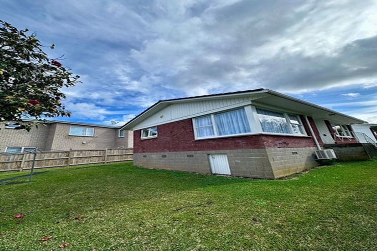 Photo of property in 2/38 Knightsbridge Drive, Forrest Hill, Auckland, 0620