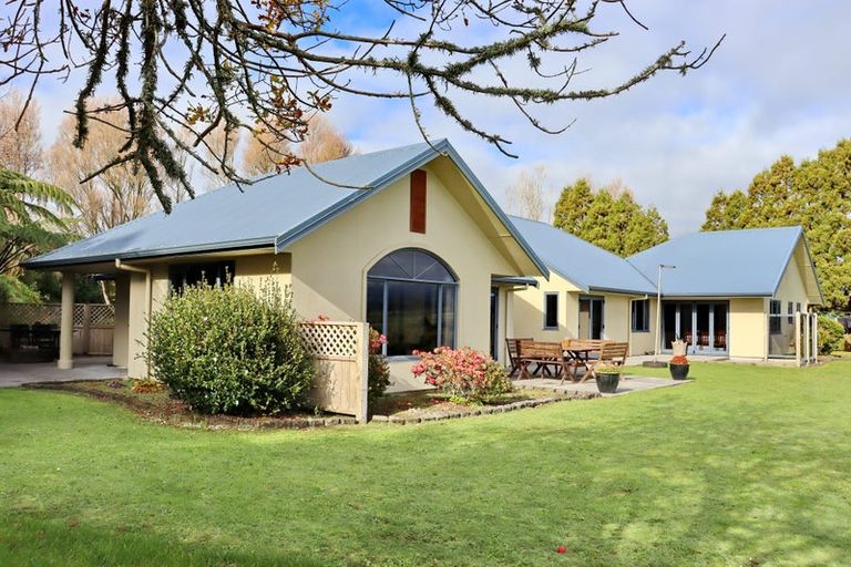 Photo of property in 311 Croydon Road, Midhirst, Stratford, 4394