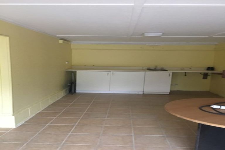 Photo of property in 2/81 Arran Road, Browns Bay, Auckland, 0630