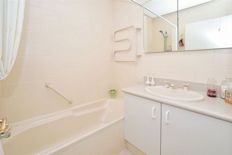 Photo of property in 63 Grosvenor Gardens, Flagstaff, Hamilton, 3210