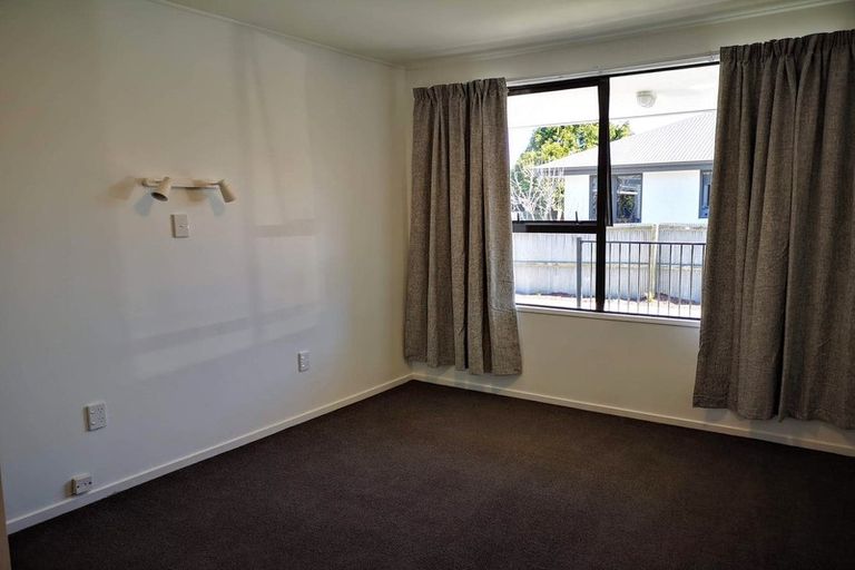 Photo of property in 2/471 Wairakei Road, Burnside, Christchurch, 8053