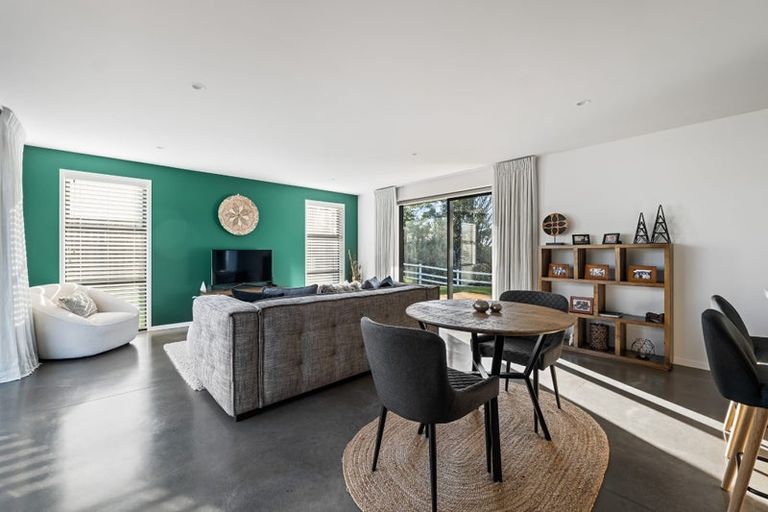 Photo of property in 8 Hodge Park Lane, Inglewood, 4330