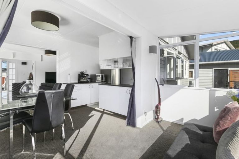 Photo of property in 279 Wellington Road, Wainuiomata, Lower Hutt, 5014