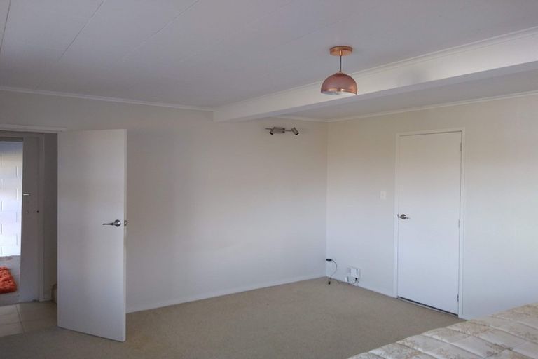 Photo of property in 1/75 Aberdeen Road, Castor Bay, Auckland, 0620